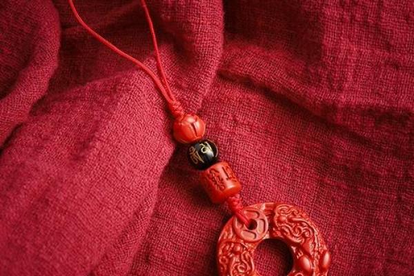 2026年属鼠本命年适合戴什么红色饰品或转运珠